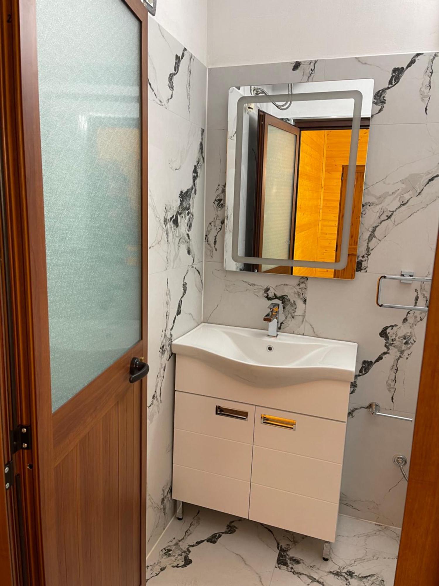 Guri I Lekes Guesthouse Moll' e Shoshit Kültér fotó
