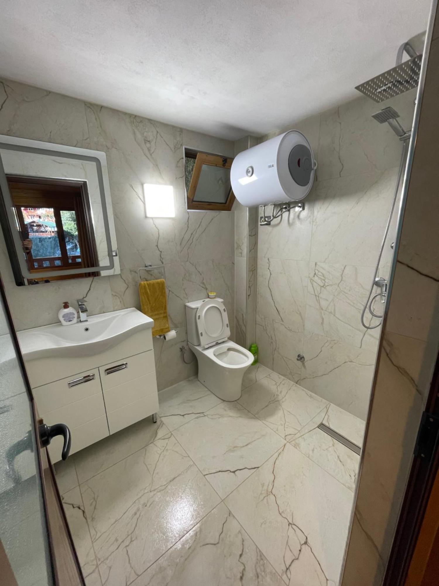 Guri I Lekes Guesthouse Moll' e Shoshit Kültér fotó
