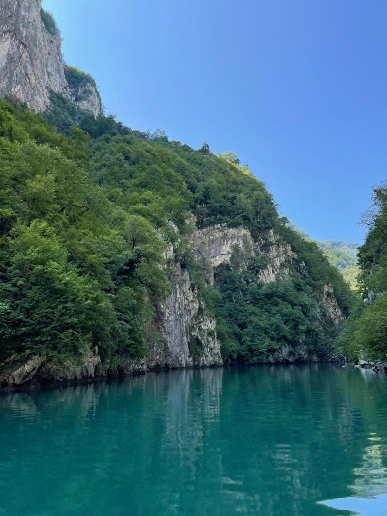 Guri I Lekes Guesthouse Moll' e Shoshit Kültér fotó