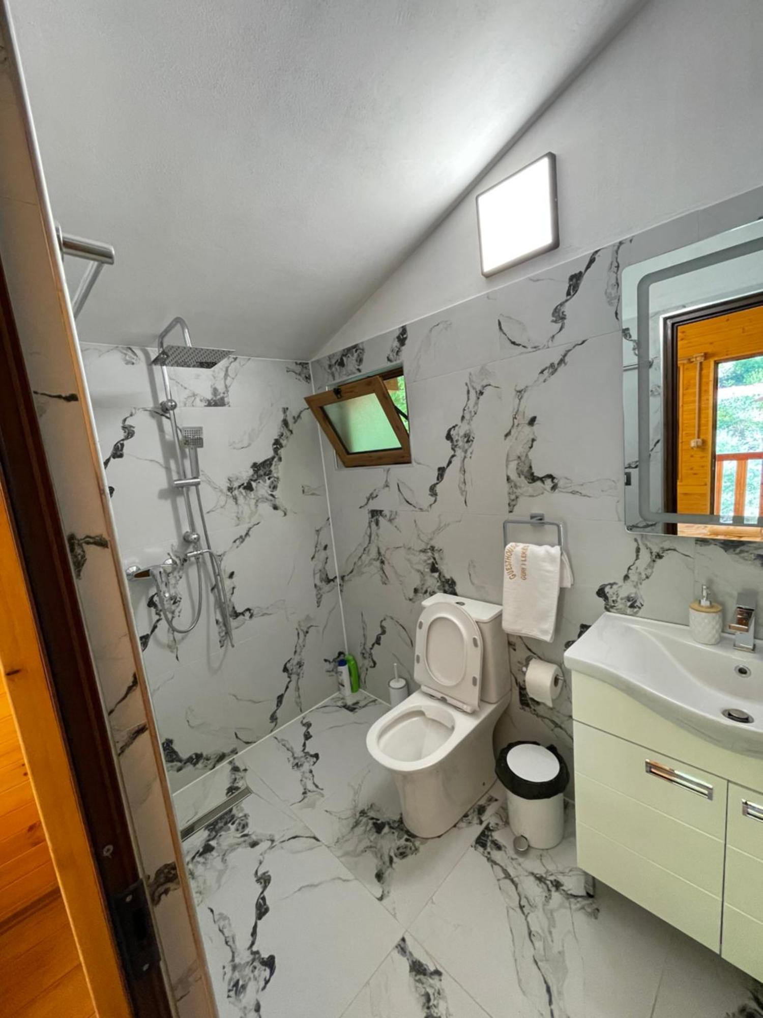 Guri I Lekes Guesthouse Moll' e Shoshit Kültér fotó