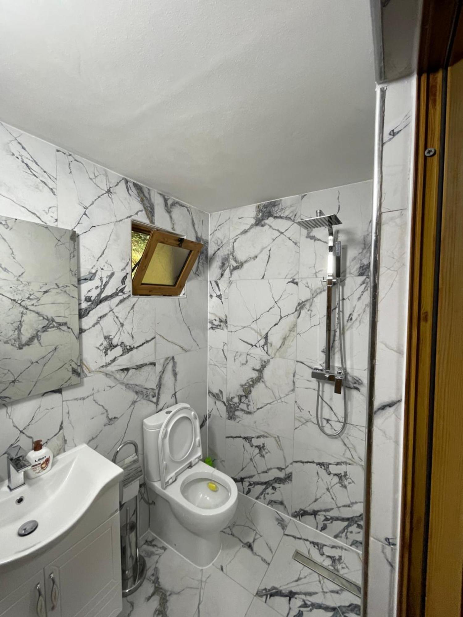 Guri I Lekes Guesthouse Moll' e Shoshit Kültér fotó